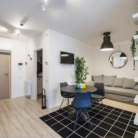 Trendy Apartment Near City Center Oradea Exterior photo