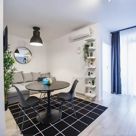 Trendy Apartment Near City Center Oradea Exterior photo