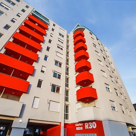 Trendy Apartment Near City Center Oradea Exterior photo