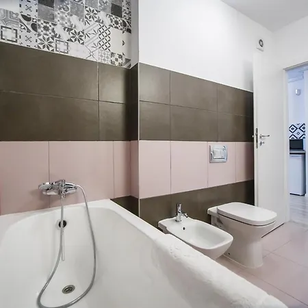 Trendy Apartment Near City Center Oradea Exterior photo
