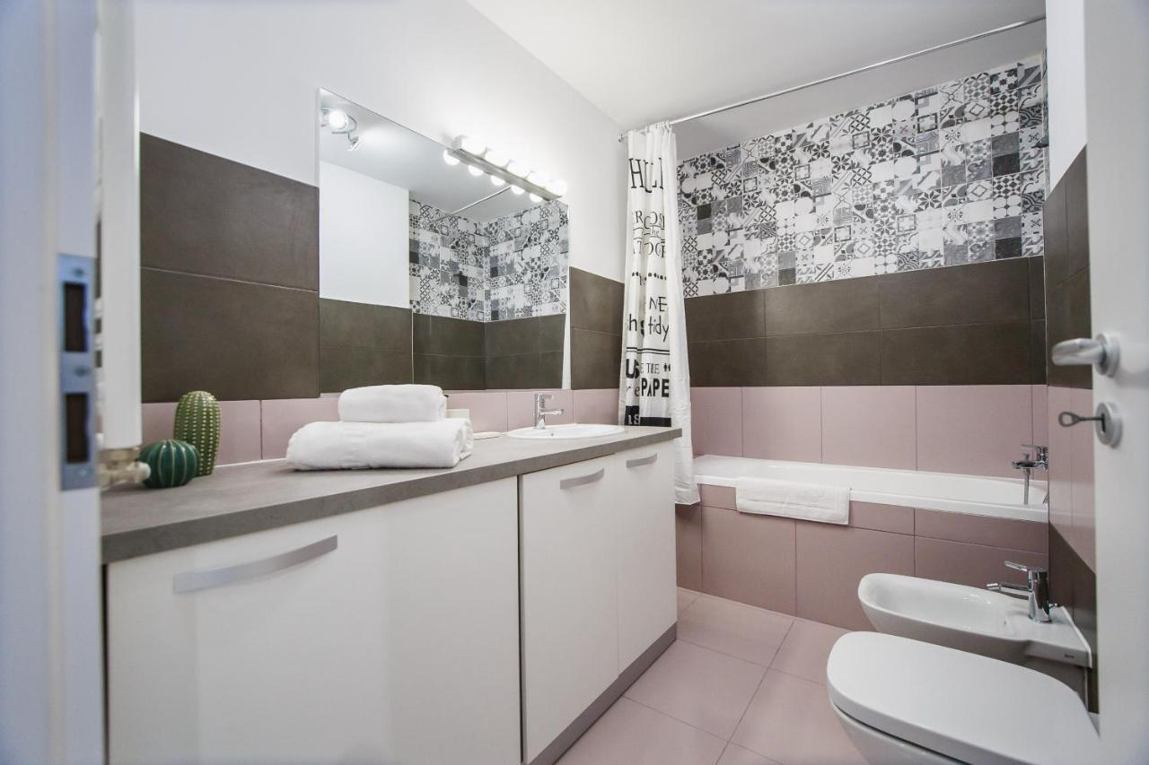 Trendy Near Center Apartment *